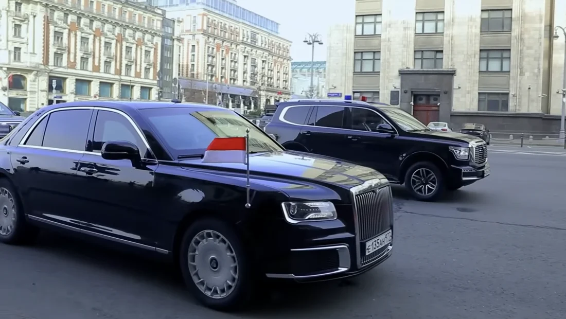 Tiba di Rusia, Prabowo Disambut Mobil Mewah Aurus Senat: Simbol Kekuatan dan Kerjasama Strategis