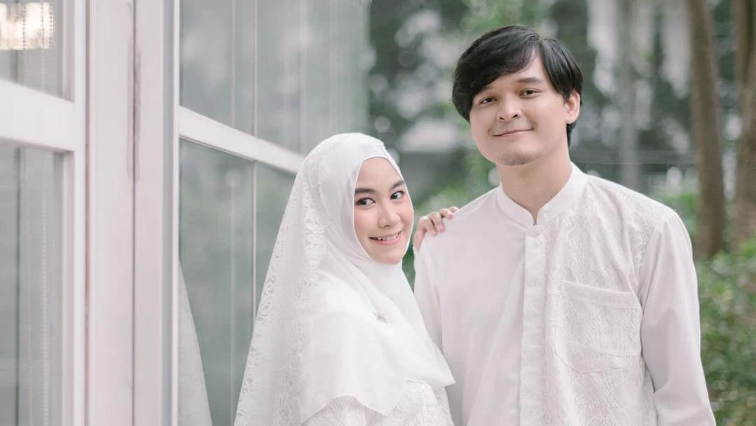 Anisa Rahma dan Keluarga Selamat dari Kebakaran Hebat, Sisa Abu dan Air Mata: Upaya Evakuasi Barang Berharga Tengah Berlangsung