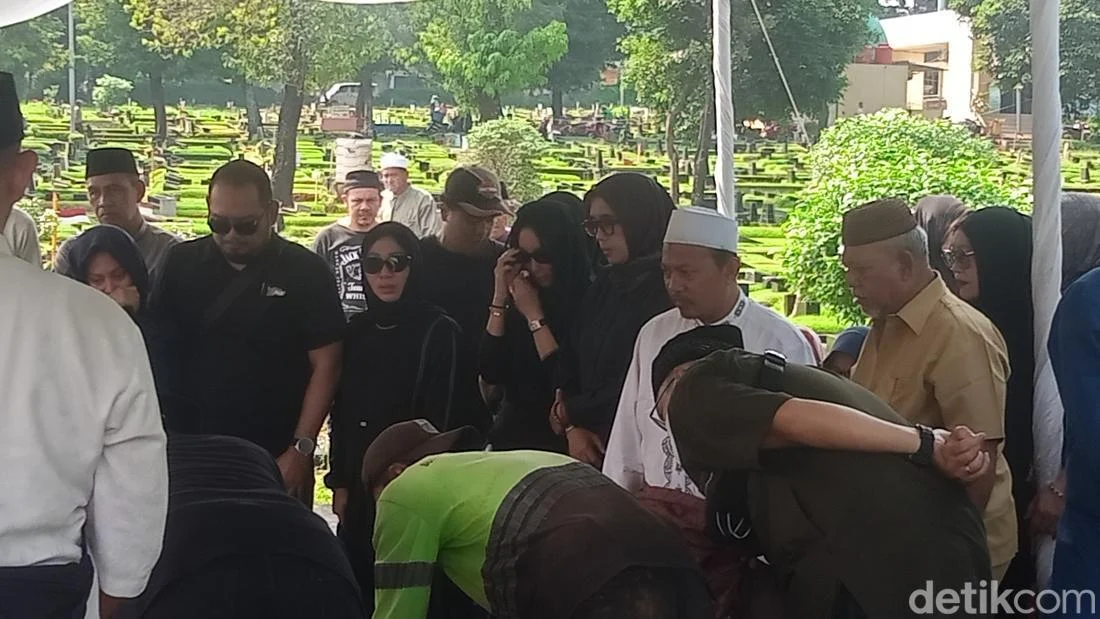 Ayah Bunga Zainal Mengembuskan Napas Terakhir Setelah Semua Anak Berkumpul Lengkap