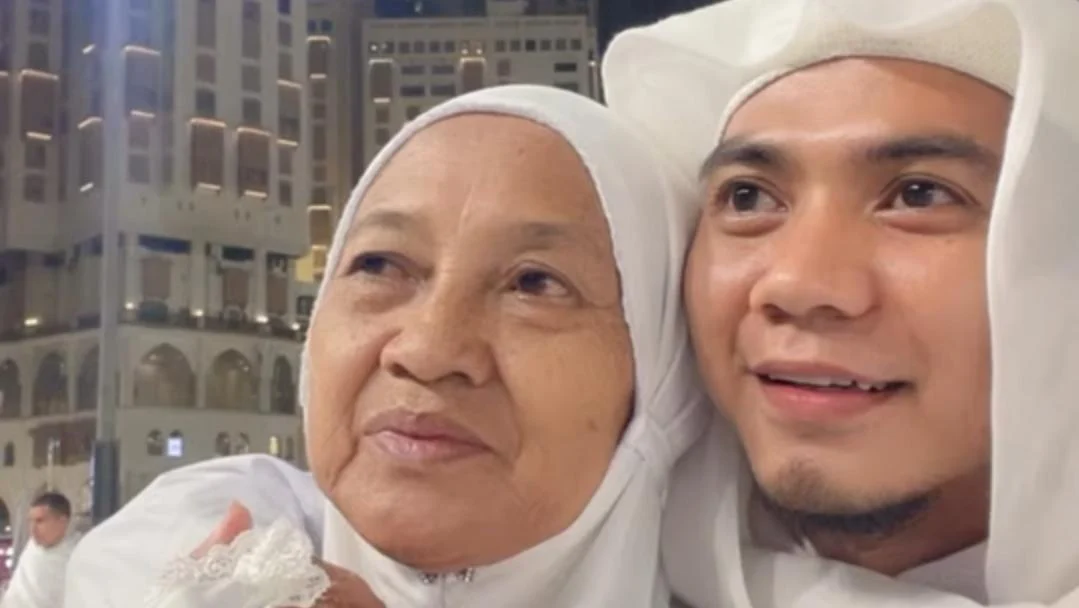 Bersyukur Rizki DA Sudah di Makkah Jelang Haji, Sang Pedangdut Tunaikan Ibadah yang Dulu Sempat Diimpikan Bersama Almarhum Ayah