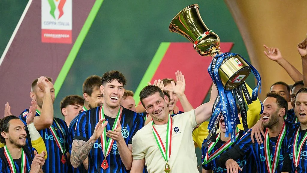 Cristian Chivu Panen Pujian Usai Bawa Inter Milan Raih Double Winner