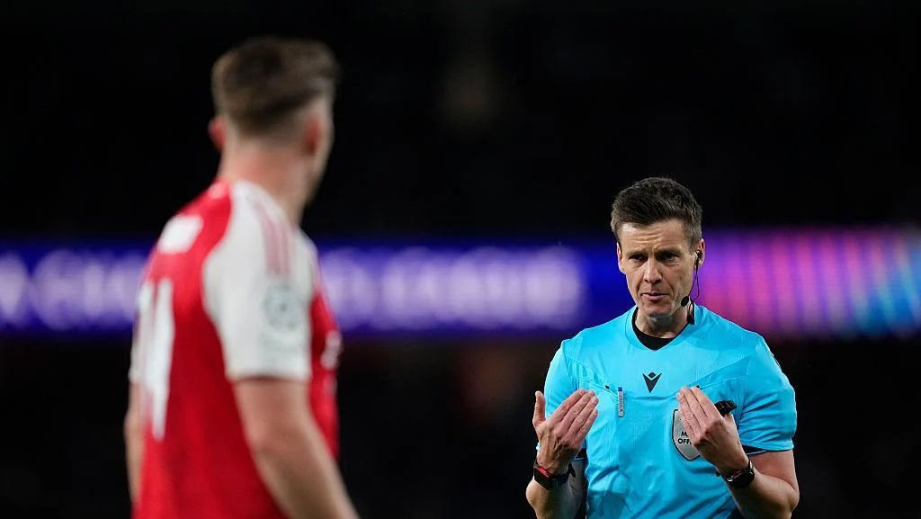 Daniel Siebert Pimpin Final Liga Champions PSG vs Arsenal, Wasit Muda Jerman Ini Punya Rekam Jejak Menarik