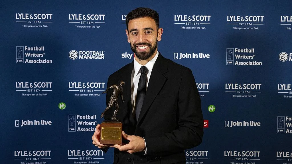 Dear Roy Keane, Pujilah Bruno Fernandes!