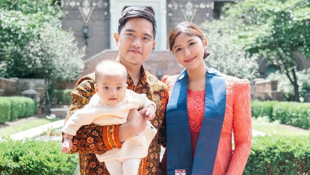 Erina Gudono Rayakan Wisuda S2 dengan Kebahagiaan di Kota Kelahiran, Sang Putri Menjadi Saksi Momen Berharga