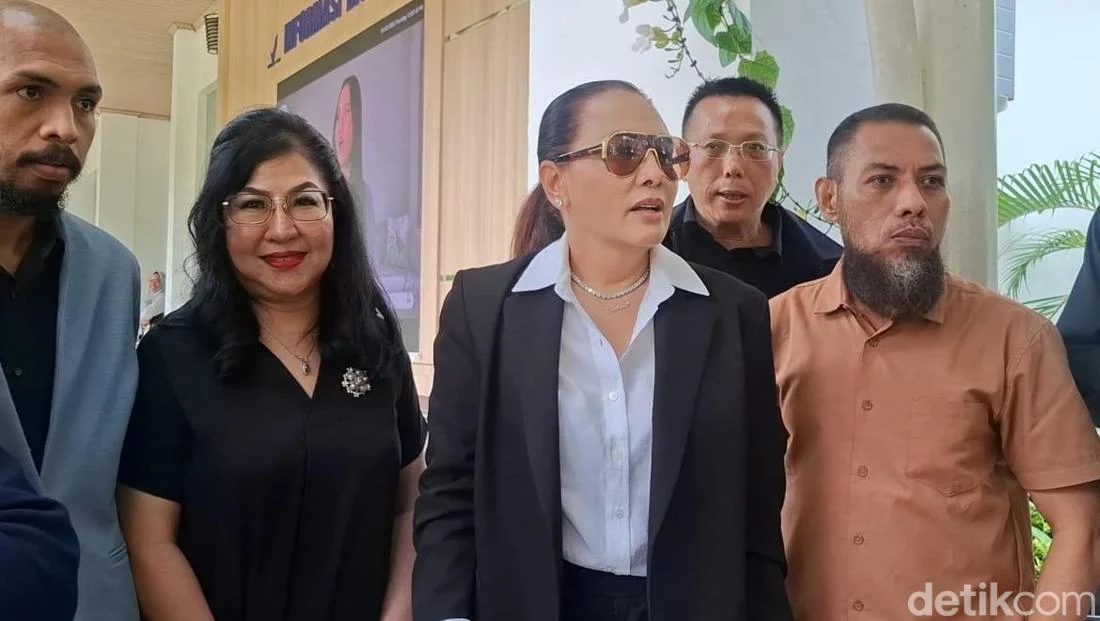 Fitri Salhuteru Adukan Produk Kecantikan Milik Doktif ke BPOM