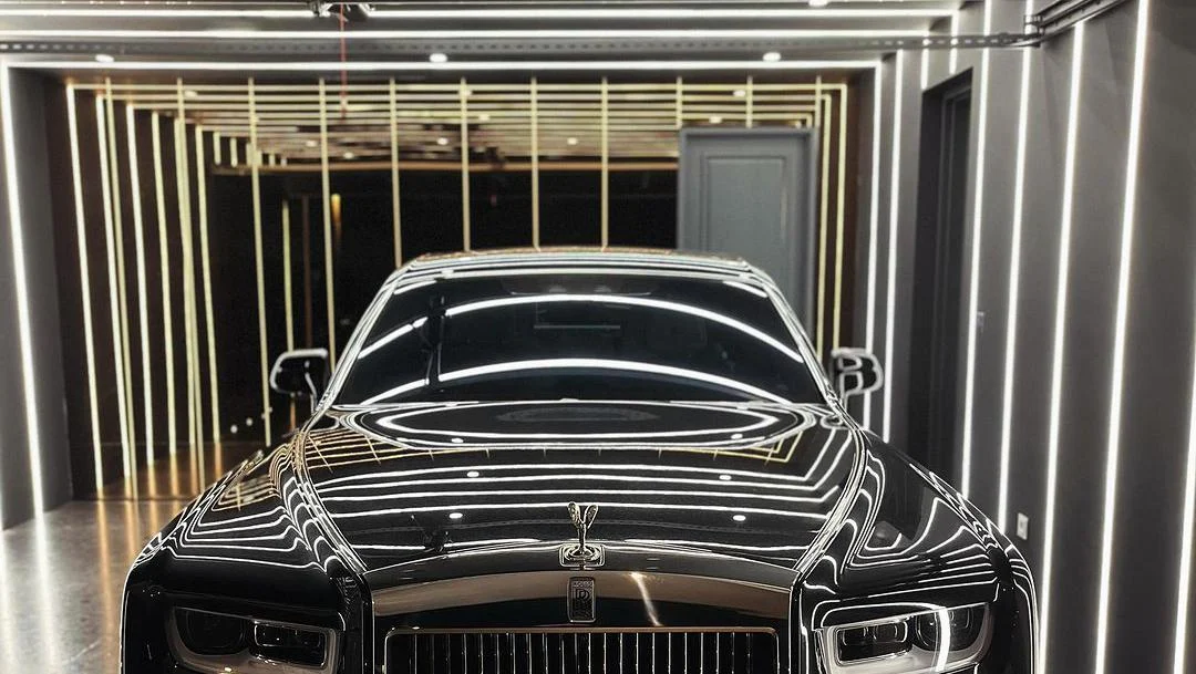Ini Mobil Termahal di Garasi Raffi Ahmad, Nilainya Rp 18 Miliar!