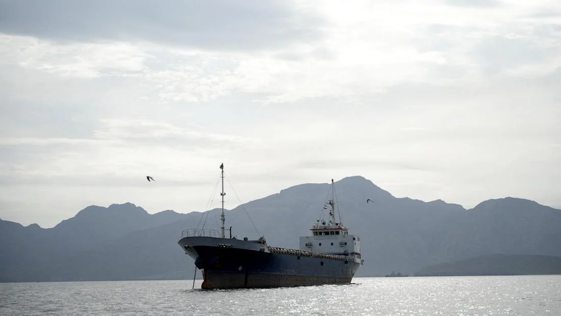 Kapal Kargo Korsel Dihantam 2 Pesawat Tak Dikenal di Selat Hormuz