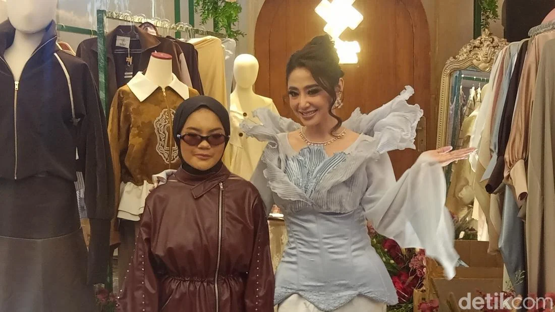 Nabila Misha Satukan Wulan Guritno dan Dewi Perssik di Panggung Fashion Show, Buktikan Kreativitas Tanpa Batas Usia