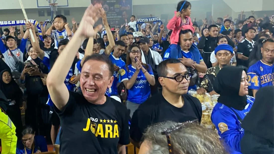 Persib Kalahkan Persija, Iwan Bule Ikut Bersorak