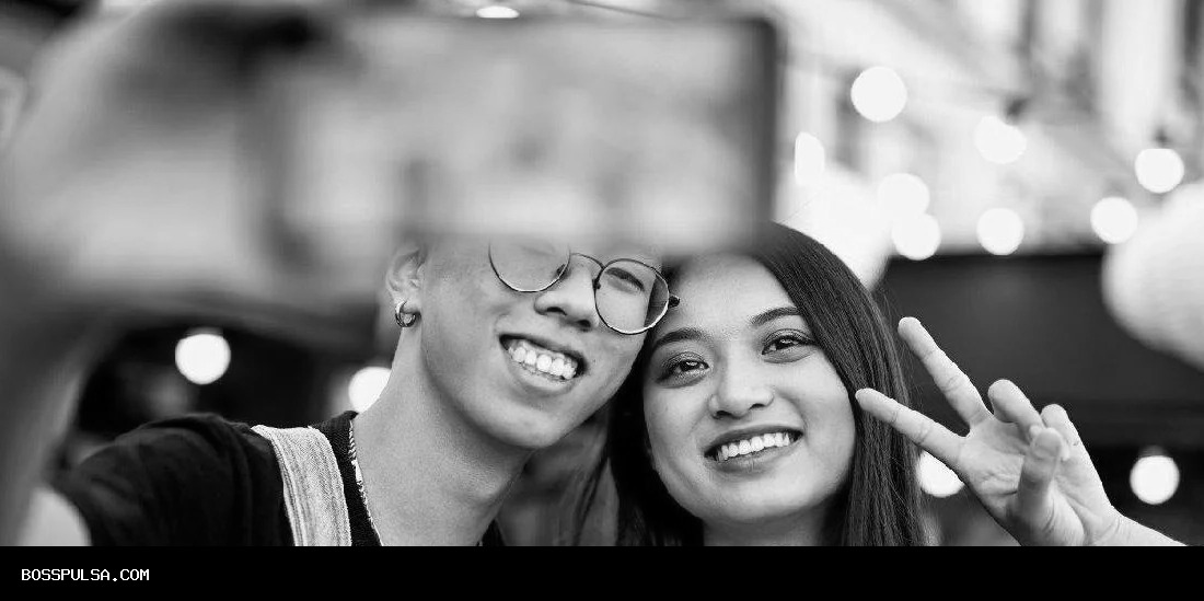 Posting Foto Pose Seperti Ini Berbahaya, Sidik Jari Bisa Dicuri