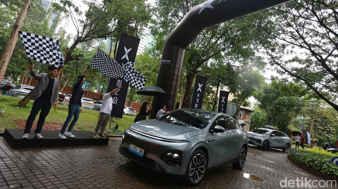 XPENG Serahkan SUV Listrik G6 ke Konsumen Perdana, Tandai Dimulainya Era Kendaraan Listrik Pintar di Indonesia