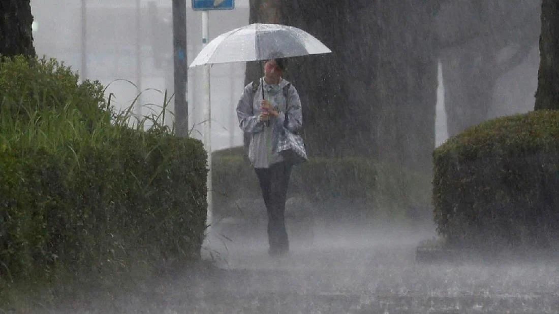 2 Juta Warga Jepang Ngungsi Gegara Topan Mekkhala, 200 Penerbangan Batal
