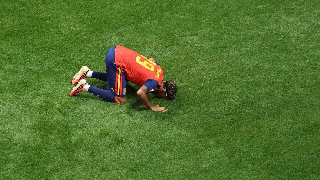 Bukan Cuma Gol, Sujud Syukur Lamine Yamal Bikin Dunia Kagum