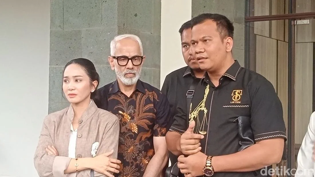 Bunga Zainal dan Suami Ribut Besar Imbas Kasus Penipuan Miliaran