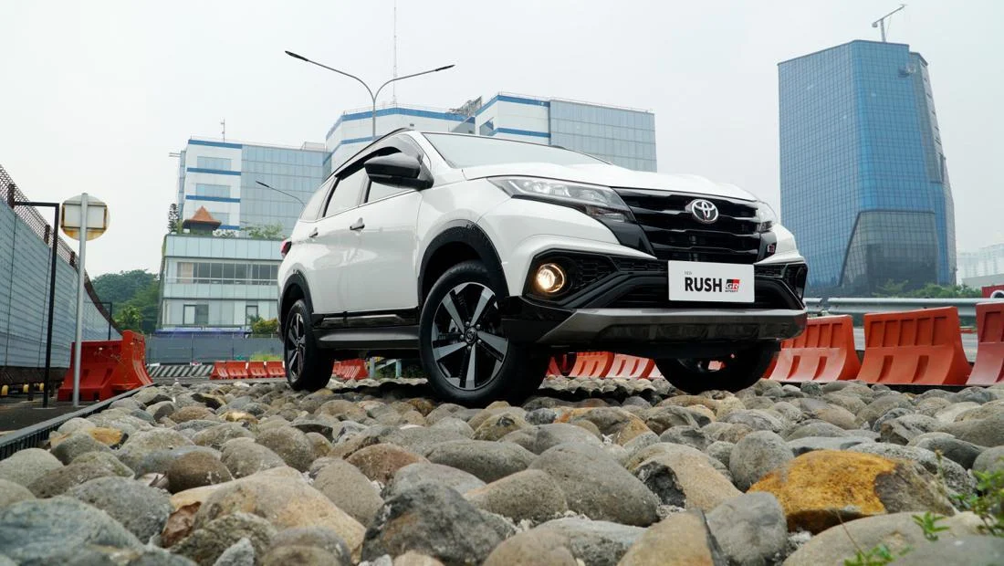 Diam-diam Menghanyutkan Toyota Rush: Ketangguhan Penjualan di Tengah Gempuran Model Baru