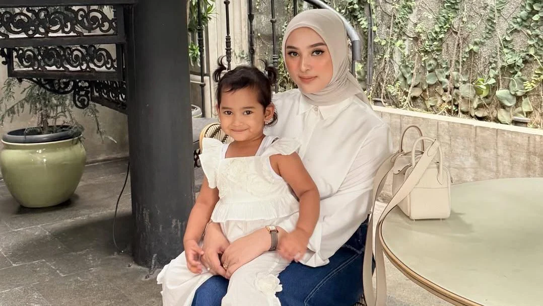 Dinan Fajrina Akhirnya Tunjukkan Foto Utuh Anak, Publik Terpukau