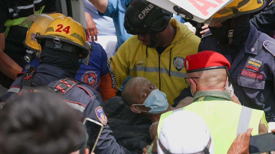 Dramatis! Ayah-Anak Selamat Usai 4 Hari Tertimbun Puing Gempa Venezuela