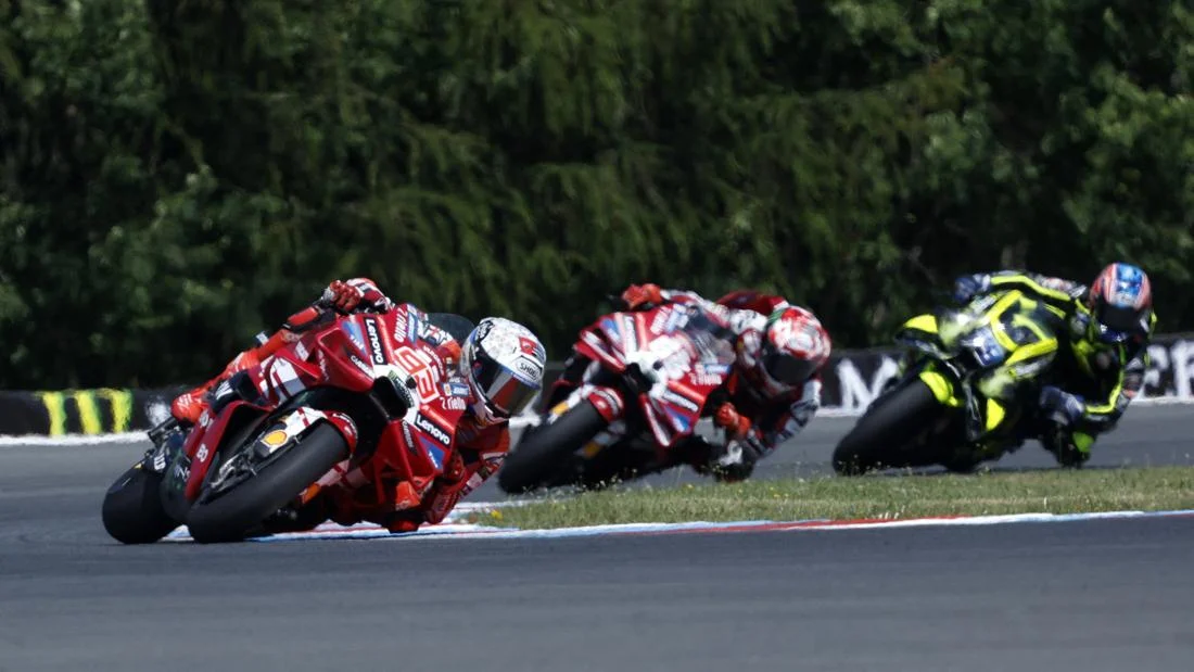 Hasil MotoGP Ceko 2026: Marquez Meraih Kemenangan Dramatis di Brno, Ogura Mengejutkan sebagai Runner-Up, Bagnaia Harus Puas di Posisi Ketiga!