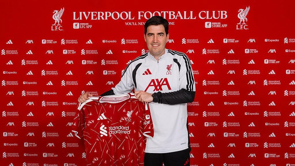 Iraola dan Liverpool: Bukan Lagi Cinta Bertepuk Sebelah Tangan, Sebuah Babak Baru Dimulai untuk The Reds dengan Kedatangan Sang Arsitek