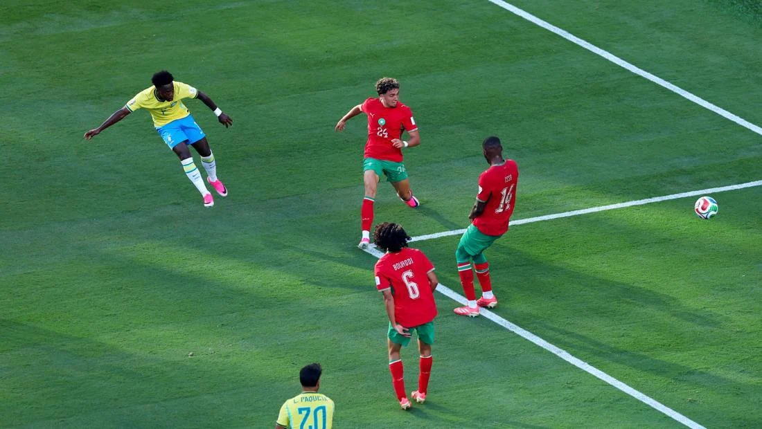 Kencangnya Tendangan Vinicius Junior Menyelamatkan Brasil dari Kekalahan, Diperkaya dengan Kisah Kolaborasi Havaianas