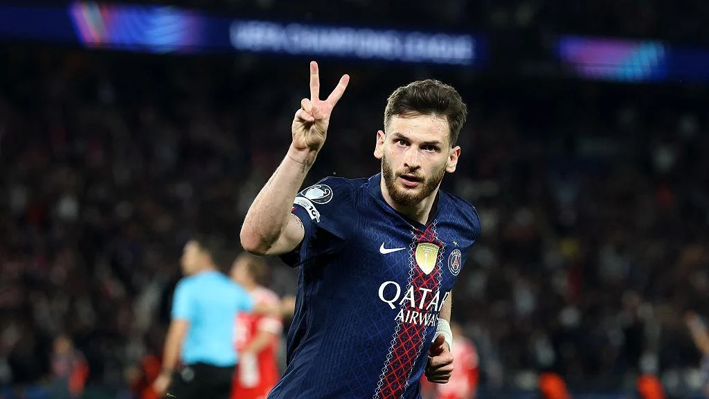Khvicha Kvaratskhelia Pemain Terbaik Liga Champions 2025/26