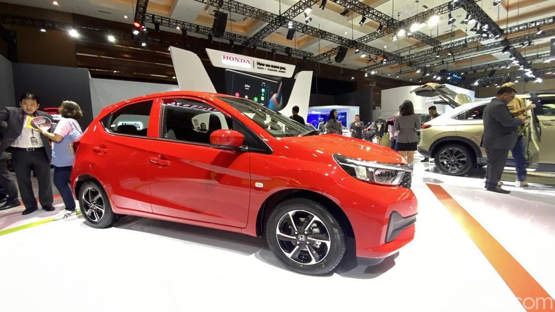 LCGC Terlaris: Toyota Calya dan Honda Brio Satya Mendominasi Pasar Otomotif Indonesia di Tengah Persaingan Mobil Listrik