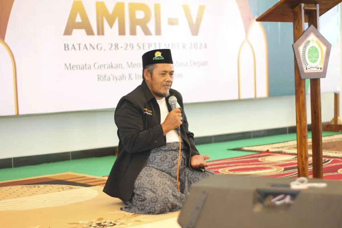 Membangun Umat Berilmu, Berniat, Bersabar, dan Ikhlas