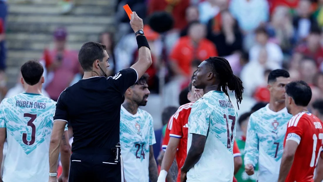Momen Baku Hantam Rafael Leao Berujung Kartu Merah dalam Laga Uji Coba Portugal Jelang Piala Dunia 2026