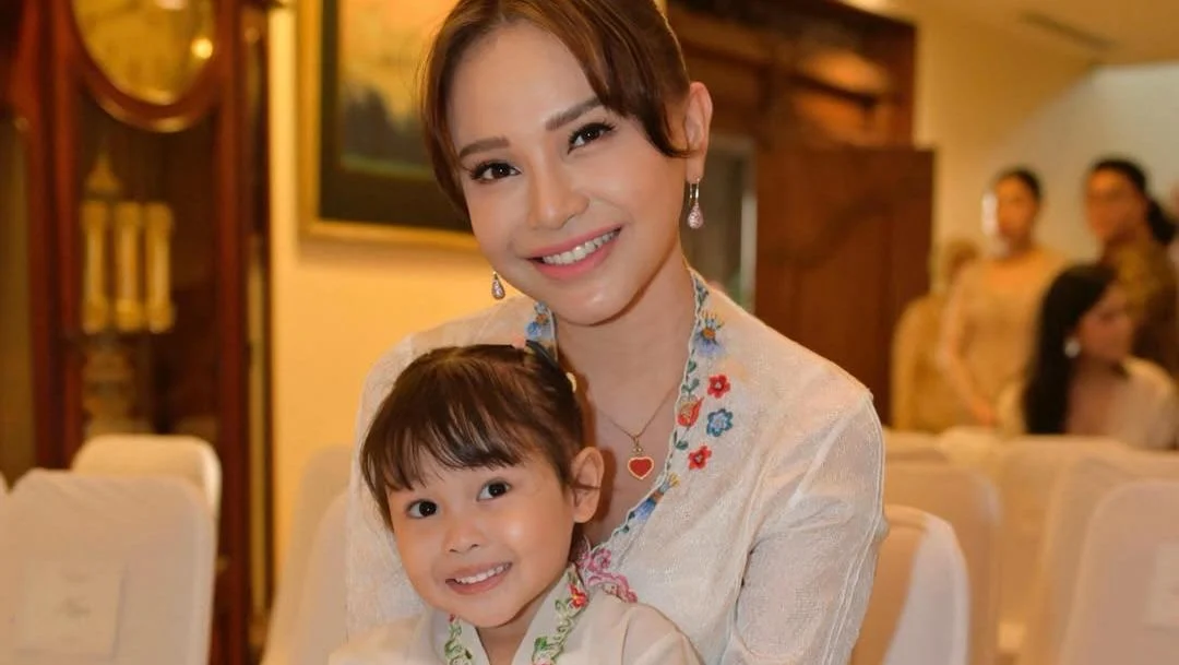 Rossa Perkenalkan Raina: Aku Anak Ibu Rossa, Adik Kakak Rizky