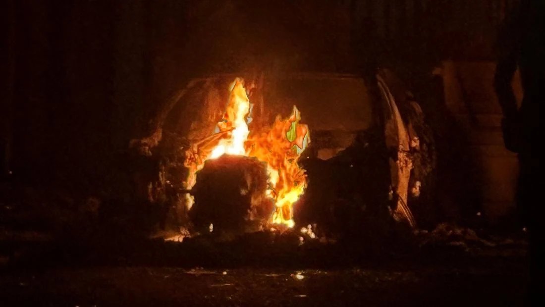 Rusuh di Irlandia Utara Buntut Penikaman Brutal, Bangunan dan Mobil Dibakar
