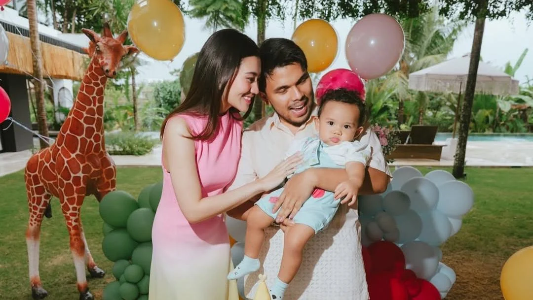 Selamat Ulang Tahun Pertama, Arash! Buah Hati Thariq Halilintar dan Aaliyah Massaid Rayakan Momen Spesial yang Penuh Kebahagiaan