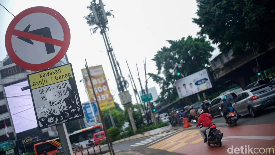 Semua Mobil Boleh Melintas, Jakarta Bebas Ganjil Genap Seharian