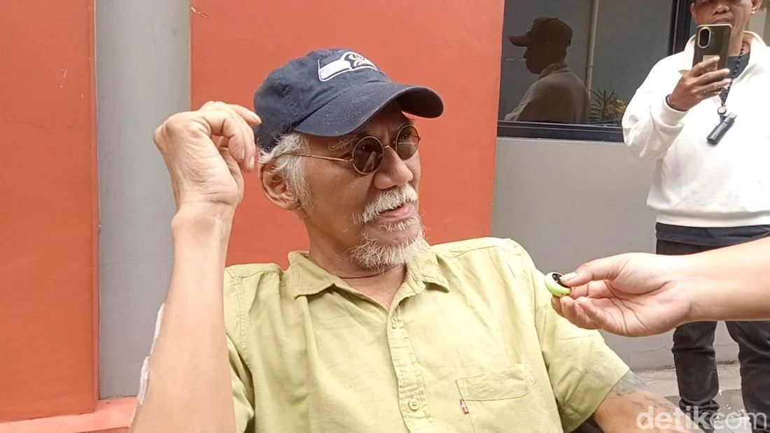 Tangis Tio Pakusadewo Pecah Ingat Momen Ngaji Lagi Berkat Ali Imron, Hafalkan Surat Pendek di Penjara