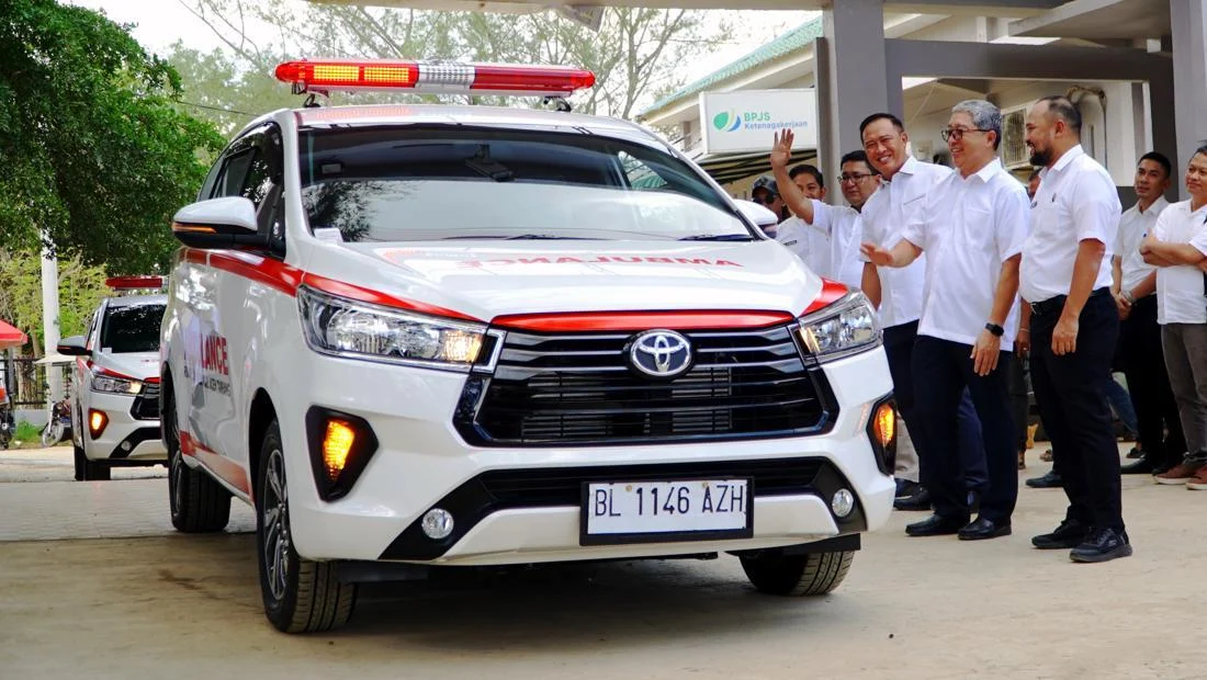 Toyota Sumbang Tiga Unit Ambulans Kijang Innova untuk Memperkuat Layanan Kesehatan RSUD Muda Sedia Aceh Tamiang