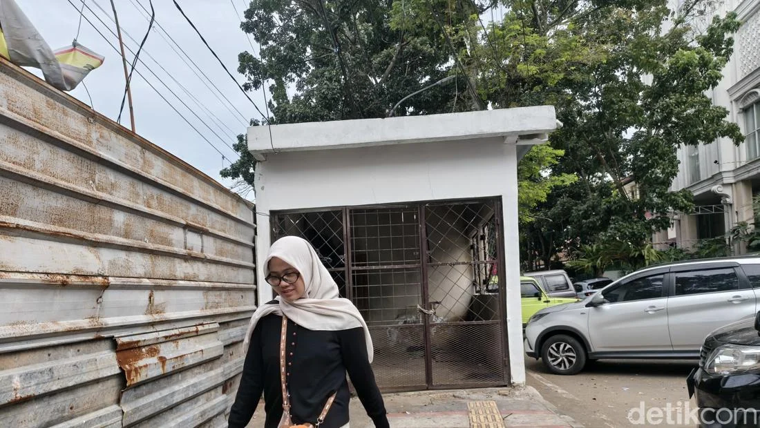 Viral Bangunan Garasi Berdiri di Atas Trotoar Bandung: Penjelasan Ketua RW, Ancaman Sanksi, dan Potensi Pembongkaran