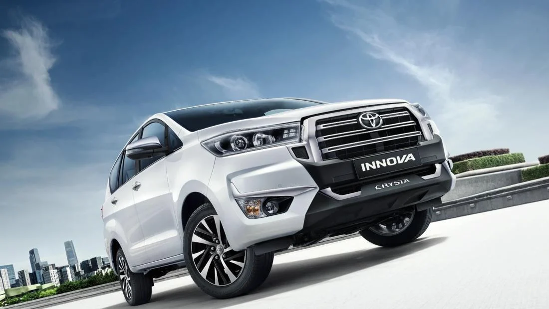 Wujud Toyota Innova Crysta Terbaru: Penyegaran Kosmetik dan Fitur Modern Meluncur di India