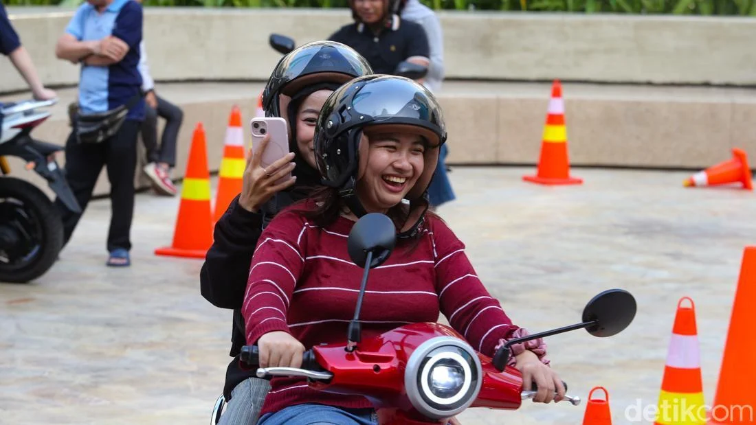 Antusiasme Tinggi Warga Jakarta Sambut Peluncuran Motor Listrik VinFast, Ribuan Unit Terpesan