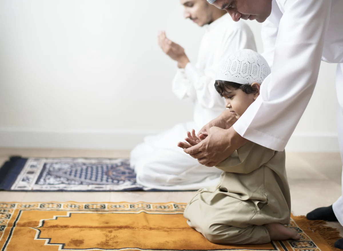Cara Mendidik Anak Menurut Ali bin Abi Thalib: Rumus 7×3 untuk Membentuk Generasi Saleh