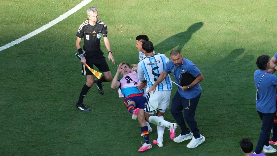 De la Fuente Sedih Lihat Kelakuan Pemain Argentina: Padahal Saya Puji-puji
