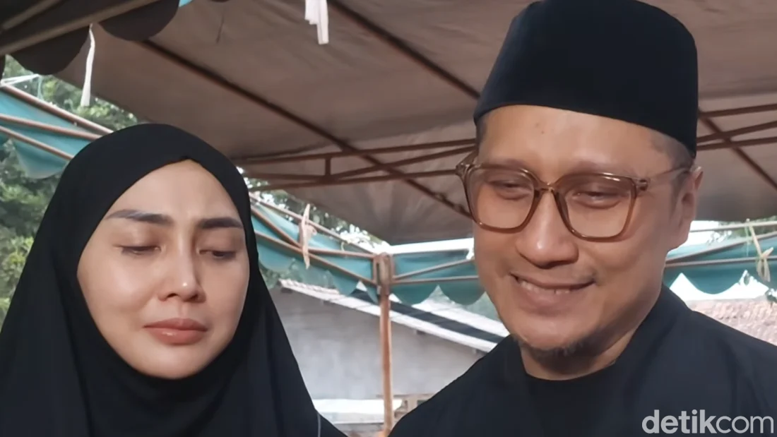 Kenangan Haru Sepatu Kotor Ayah Arie Untung
