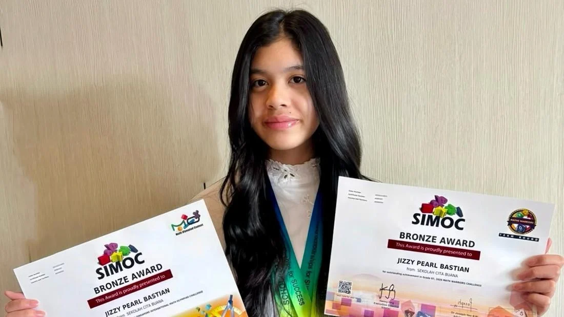 Keren! Putri Vino G Bastian, Jizzy Pearl, Sabet 2 Medali Emas di Kompetisi Matematika Internasional Singapura!