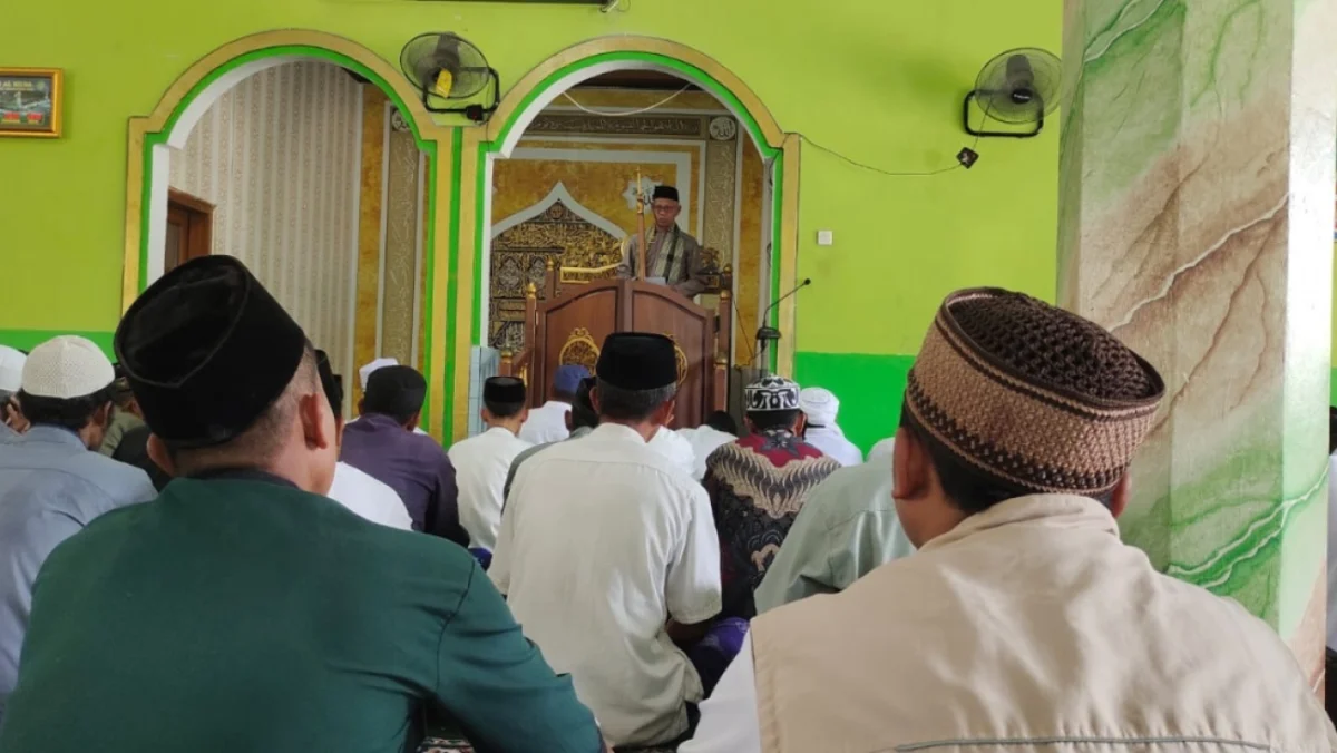 Khutbah Jumat: Kontrasnya Akhlak Rasulullah dengan Para Tokoh Agama