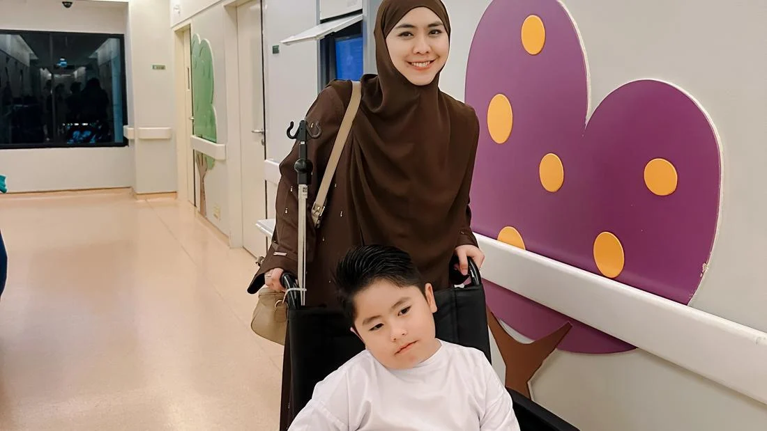 Perasaan Oki Setiana Dewi Usai Sulaiman Dikhitan: Kebahagiaan, Kelegaan, dan Doa untuk Kesembuhan