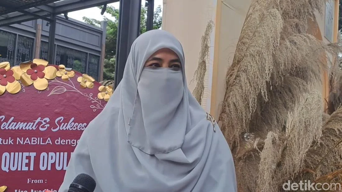 Umi Pipik Menangis Saksikan Pernikahan Nathalie Holscher