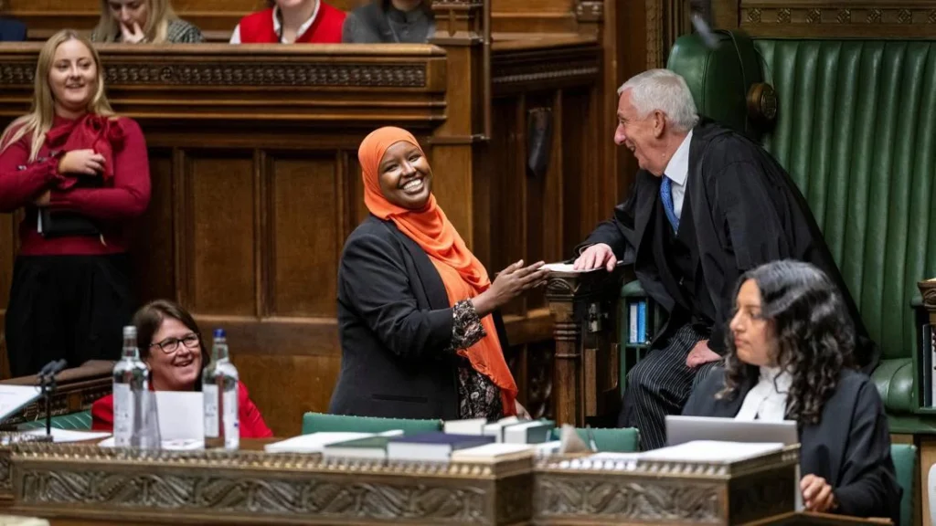 Pengungsi Somalia Dilantik Jadi Parlemen Inggris, Ucap Sumpah di Atas Al-Quran